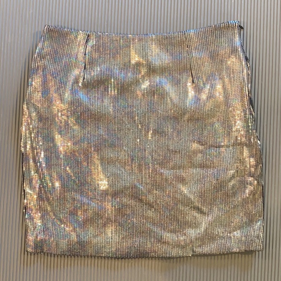 Silver Sequin Mini Skirt w/ Geometric Design NWT Size Medium - Picture 2 of 8